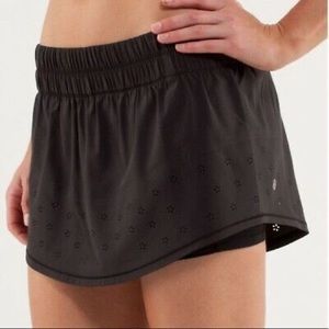 Lululemon breeze by skirt / skort size 2